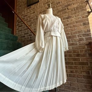 VTG 80s Retro Cream White 2pc Skirt and Shirt Sheer Flowy Pleated Skirt Set